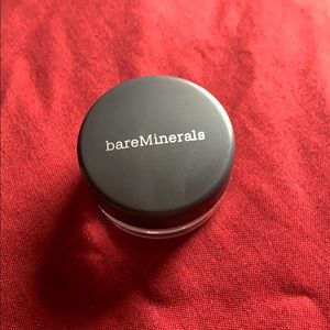 Peach/cream coloredEyeshadow never used brand new